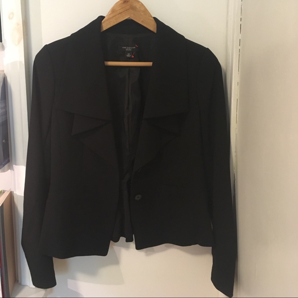 Ann Taylor boxy fit blazer